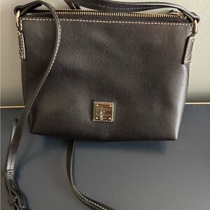 Dooney & Bourke Elegant Black Crossbody Bag